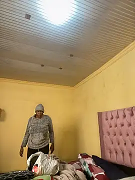 Snapshot of Ozimpho chatting on August 3, 7:29 am Ozimpho online show from August 3, 7:29 am