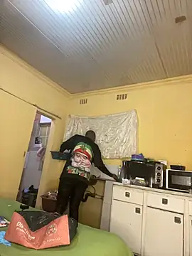 Snapshot of Ozimpho chatting on August 4, 5:37 pm Ozimpho online show from August 4, 5:37 pm