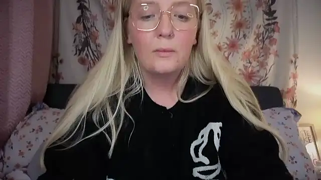 Daisyxoxo  online show from January 17, 9:18 pm