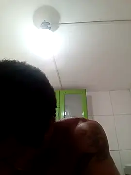 Snapshot of moreno25centimetro chatting on December 15, 2:43 pm moreno25centimetro online show from December 15, 2:43 pm