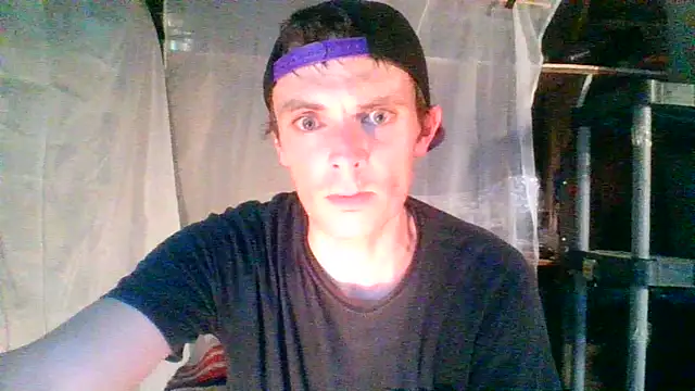 Snapshot of RichardW chatting on June 9, 5:19 am RichardW online show from June 9, 5:19 am