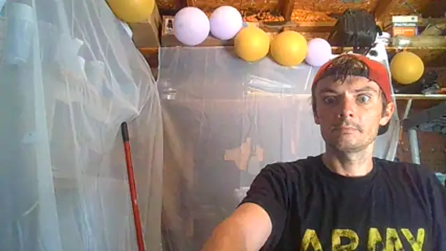 Snapshot of RichardW chatting on June 20, 11:07 pm RichardW online show from June 20, 11:07 pm