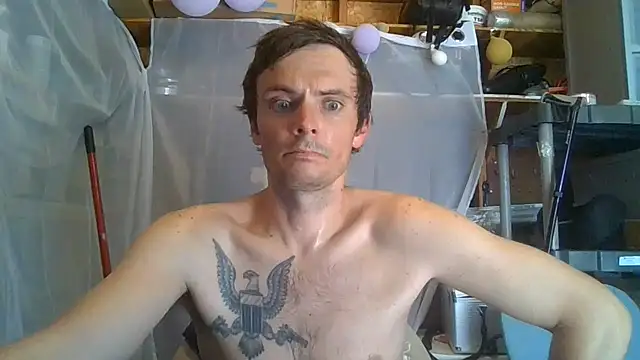 Snapshot of RichardW chatting on June 23, 11:47 pm RichardW online show from June 23, 11:47 pm
