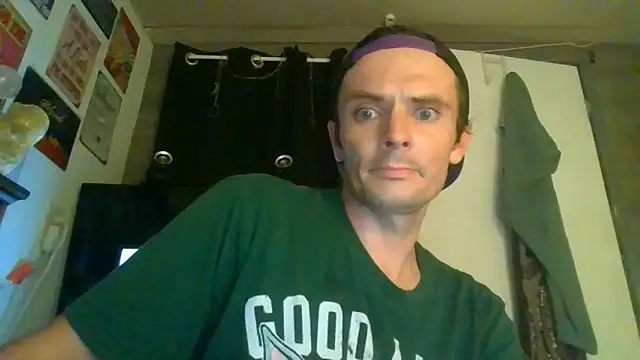Snapshot of RichardW chatting on June 29, 10:37 am RichardW online show from June 29, 10:37 am