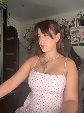 Snapshot of MikssMolly chatting on December 5, 7:06 am MikssMolly online show from December 5, 7:06 am