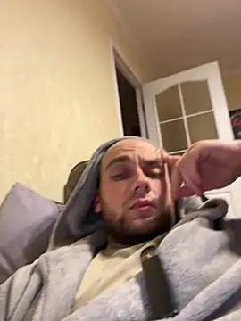 Snapshot of LuckyGirlfriends chatting on October 27, 8:35 pm LuckyGirlfriends online show from October 27, 8:35 pm