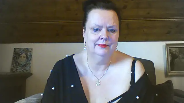 TiffanyMature online show from April 20, 8:17 am