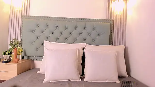 Snapshot of ValeriaJulio_ chatting on October 21, 6:08 pm ValeriaJulio online show from October 21, 6:08 pm