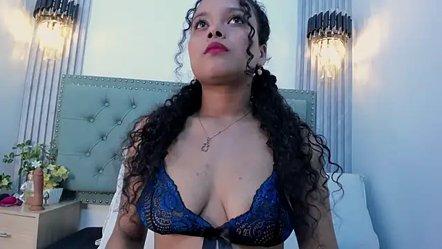 Snapshot of ValeriaJulio_ chatting on November 12, 7:24 pm ValeriaJulio online show from November 12, 7:24 pm