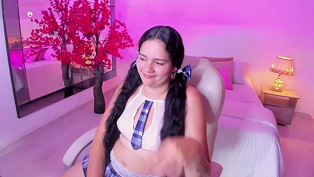 karlie small online show from April 17, 7:39 pm