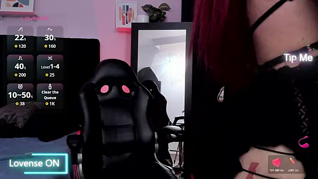 Snapshot of emmabridgerton chatting on October 29, 12:57 am emmabridgerton online show from October 29, 12:57 am