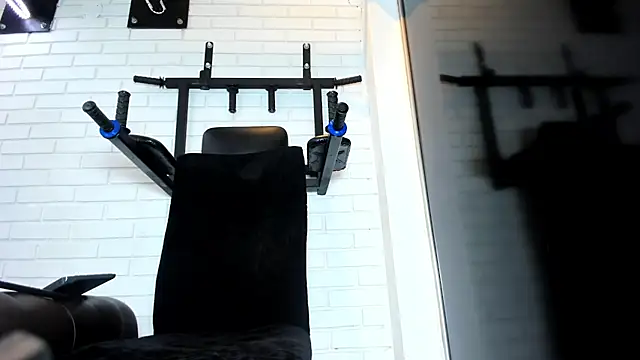 ItaloMoore online show from February 24, 11:30 am