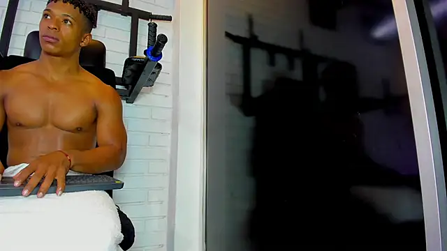 ItaloMoore online show from March 26, 12:55 pm