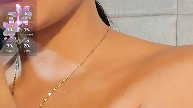 Snapshot of VioletHilton chatting on October 16, 10:00 pm VioletHilton online show from October 16, 10:00 pm