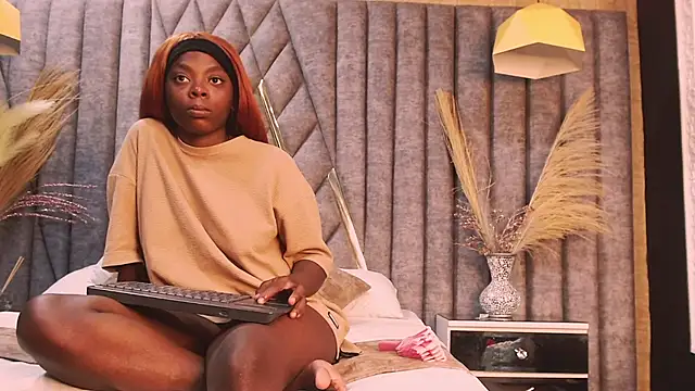 Snapshot of OliviaGarciaa chatting on September 20, 4:02 am OliviaGarciaa online show from September 20, 4:02 am