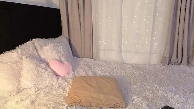 LunaVelvet777 online show from March 19, 3:49 pm