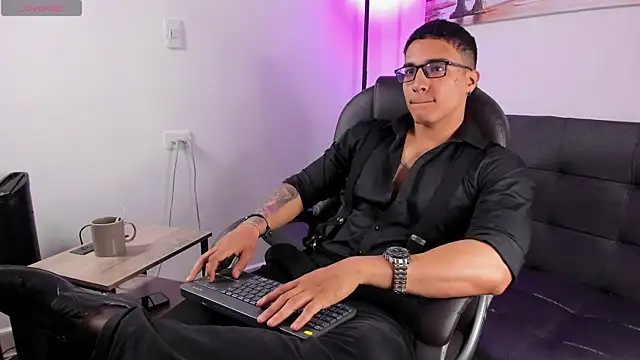 Dash Bukoski online show from December 21, 2:24 pm