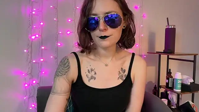 Snapshot of mistressannafoxx chatting on October 24, 8:38 pm mistressannafoxx online show from October 24, 8:38 pm