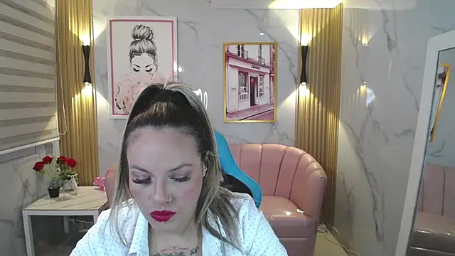 Snapshot of Jade_Jones_a chatting on October 2, 3:57 am Jade Jones a online show from October 2, 3:57 am