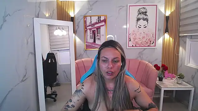 Snapshot of Jade_Jones_a chatting on October 19, 3:40 am Jade Jones a online show from October 19, 3:40 am