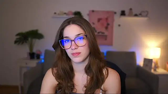 kissie cat online show from March 9, 2:43 pm