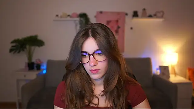 kissie cat online show from April 7, 1:11 pm