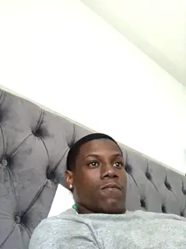 Snapshot of labishyoung25 chatting on October 13, 9:37 pm labishyoung25 online show from October 13, 9:37 pm