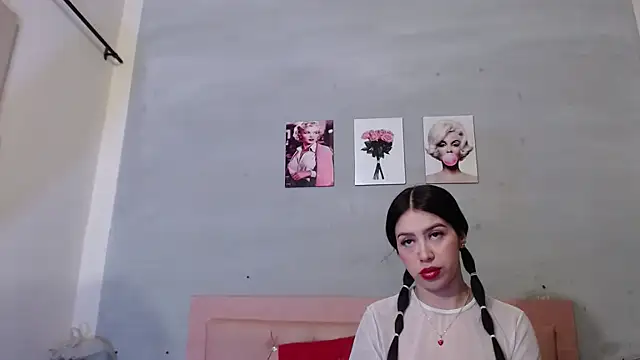 Olivia Spear online show from October 18, 12:17 pm