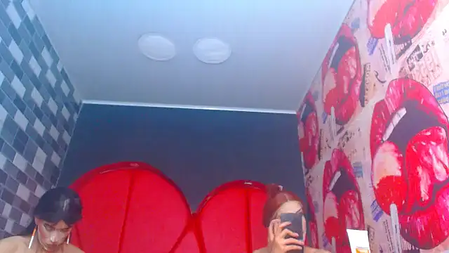 julessxcharlotte online show from December 2, 2:12 pm