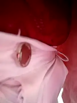 Mia-Glow online show from March 4, 1:39 pm