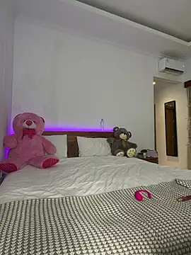 sarahsparkles20 online show from April 10, 1:00 am