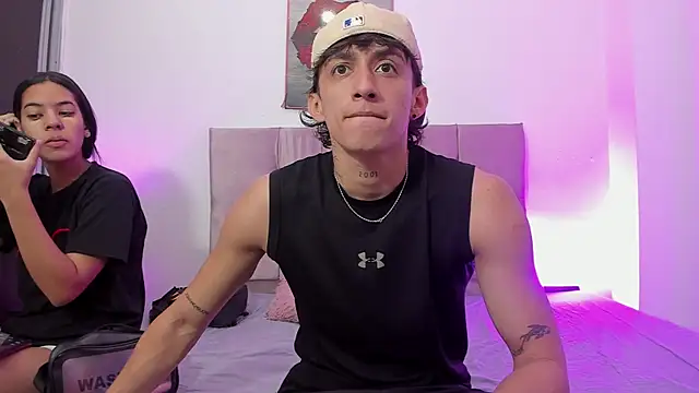 Snapshot of AndretiiAndCamila chatting on September 16, 12:39 pm AndretiiAndCamila online show from September 16, 12:39 pm