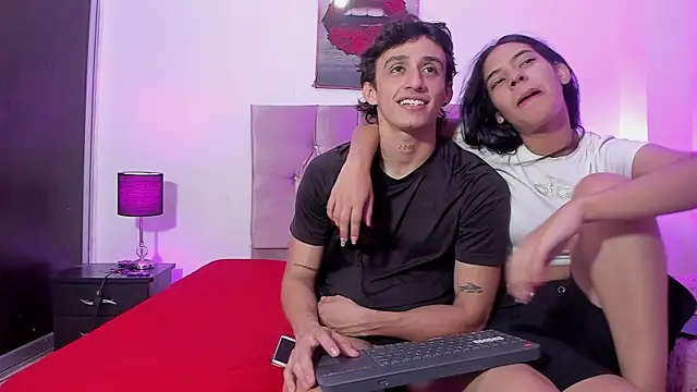 Snapshot of AndretiiAndCamila chatting on October 4, 4:49 pm AndretiiAndCamila online show from October 4, 4:49 pm