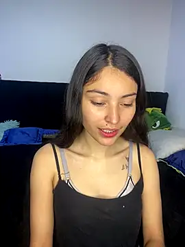 Snapshot of hotwife26 chatting on December 17, 4:24 pm hotwife26 online show from December 17, 4:24 pm