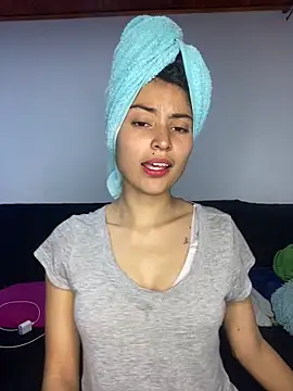 Snapshot of hotwife26 chatting on December 22, 3:20 pm hotwife26 online show from December 22, 3:20 pm