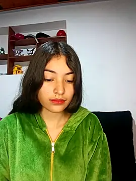 Snapshot of hotwife26 chatting on February 18, 5:47 am hotwife26 online show from February 18, 5:47 am