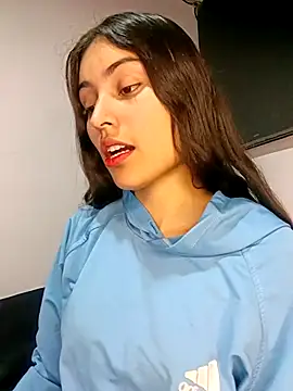 Snapshot of hotwife26 chatting on February 21, 12:33 am hotwife26 online show from February 21, 12:33 am