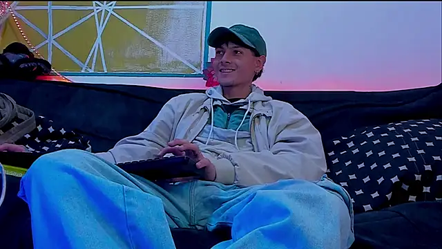 Dioniso guy8 online show from April 2, 9:01 pm