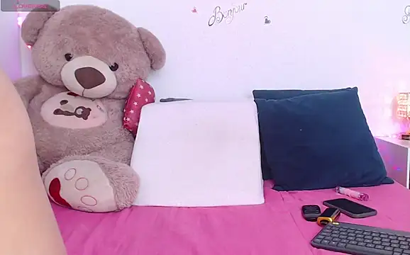 Snapshot of arianajoliee chatting on May 8, 3:17 pm arianajoliee online show from May 8, 3:17 pm