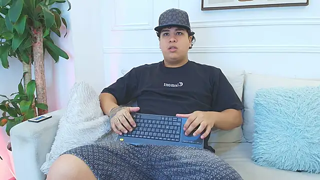 Naim Bennetsex online show from November 12, 6:30 pm