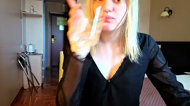 Elieiza xo online show from June 1, 8:38 am
