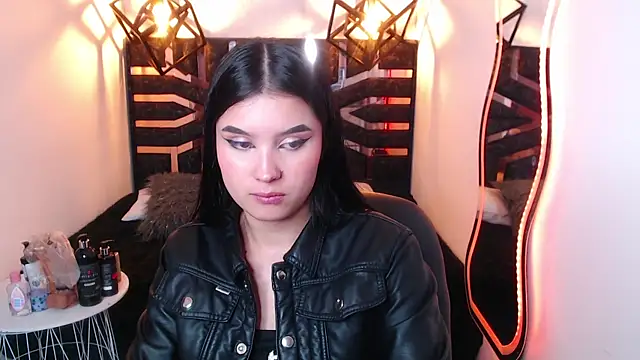 Natalie loffreda online show from April 3, 8:18 pm