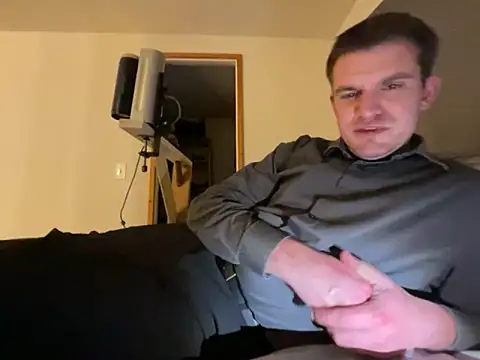 cumitted online show from February 24, 9:51 am