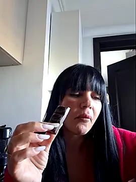 Snapshot of Ella_sweety00 chatting on June 18, 2:32 pm Ella sweety00 online show from June 18, 2:32 pm