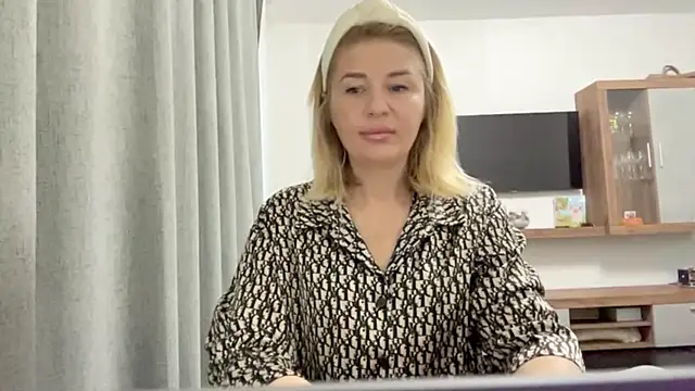 Snapshot of Blondie_xoxoxo chatting on September 11, 5:07 am Blondie xoxoxo online show from September 11, 5:07 am