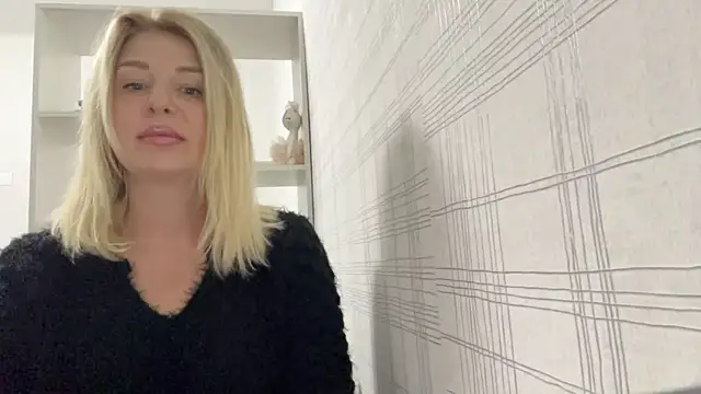 Snapshot of Blondie_xoxoxo chatting on September 26, 10:52 am Blondie xoxoxo online show from September 26, 10:52 am