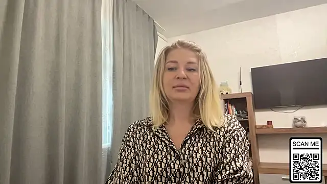 Snapshot of Blondie_xoxoxo chatting on October 3, 7:38 am Blondie xoxoxo online show from October 3, 7:38 am