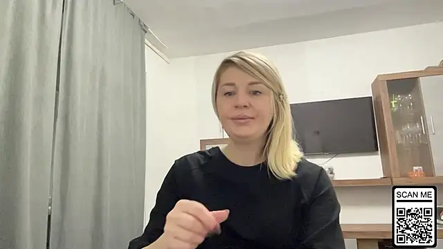 Snapshot of Blondie_xoxoxo chatting on October 8, 5:49 am Blondie xoxoxo online show from October 8, 5:49 am