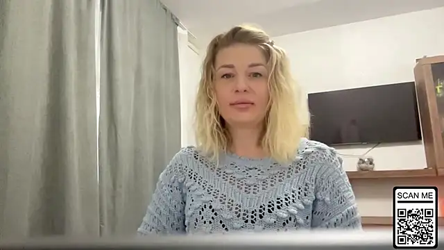 Snapshot of Blondie_xoxoxo chatting on October 10, 7:29 am Blondie xoxoxo online show from October 10, 7:29 am