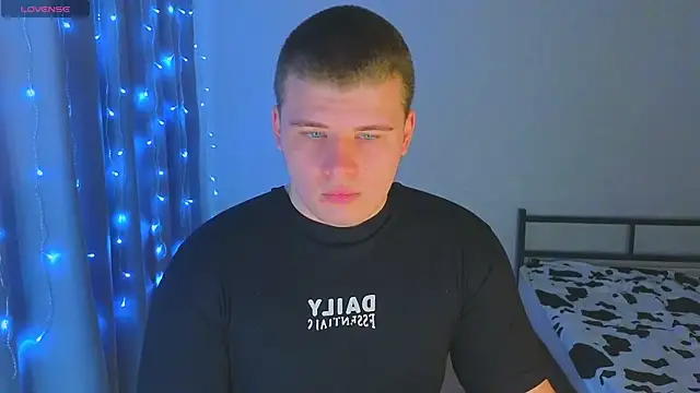 kittenmurr online show from November 26, 3:40 am